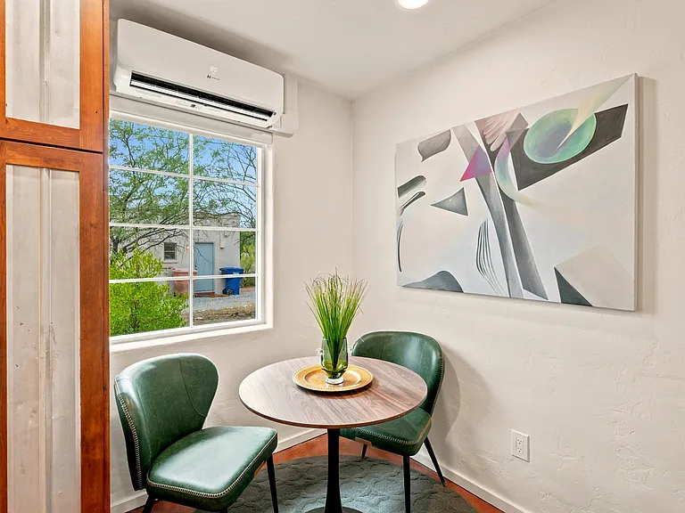 2542 E Seneca St — Photo 35