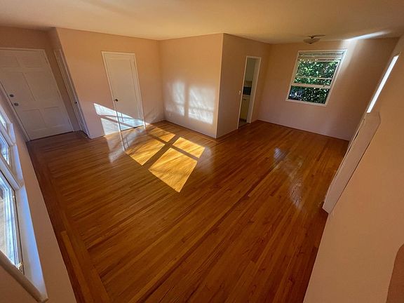 4th image of 1677 Woodland Ave
