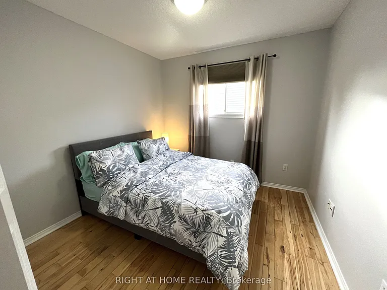 590 Arbour Cres — Photo 21