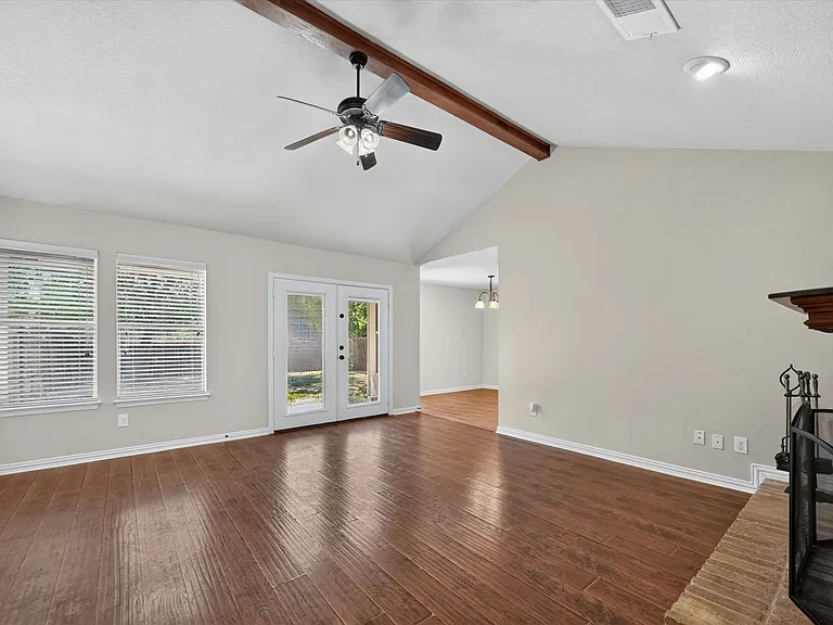 209 Glenwood Dr — Photo 9