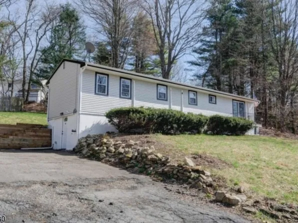 6 Pine Ter, Vernon Twp., NJ 07461
