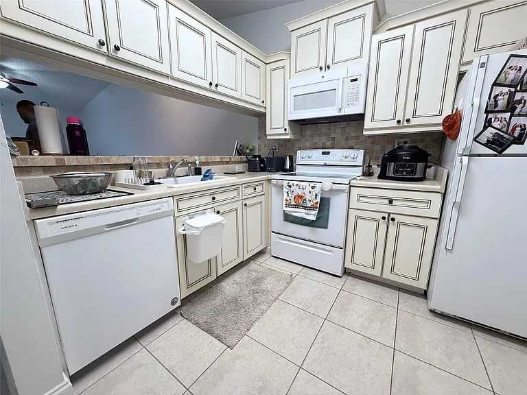 9919 Nob Hill Ct #9919 — Photo 3