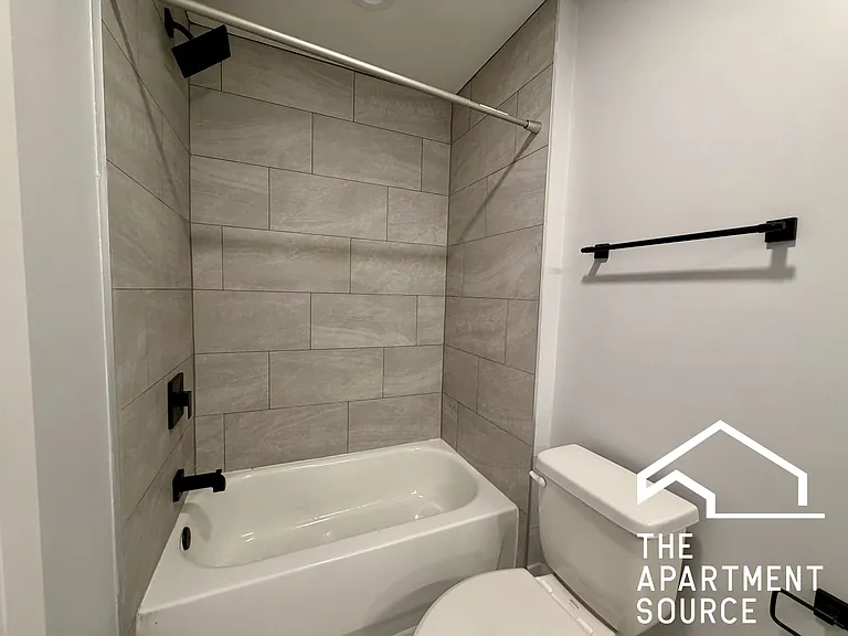 2159 W Wilson Ave #G — Photo 13
