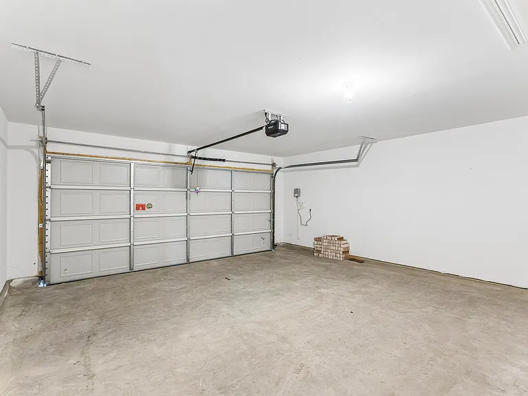 1916 Hamshackle Dr — Photo 38