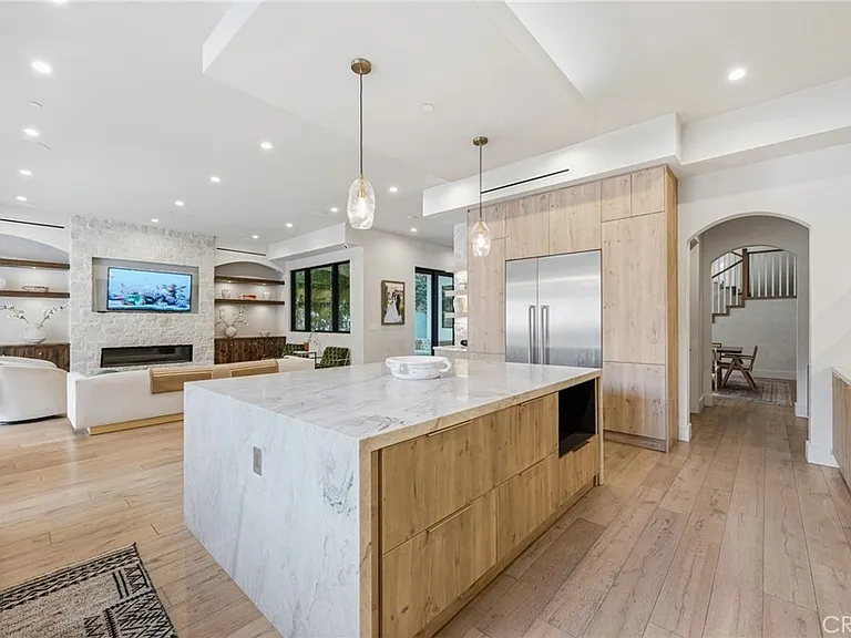 13135 Chandler Blvd — Photo 25