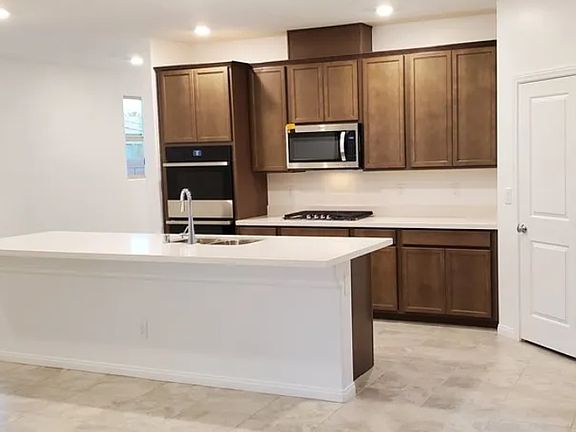 5th image of 10628 Silver Pond Ave