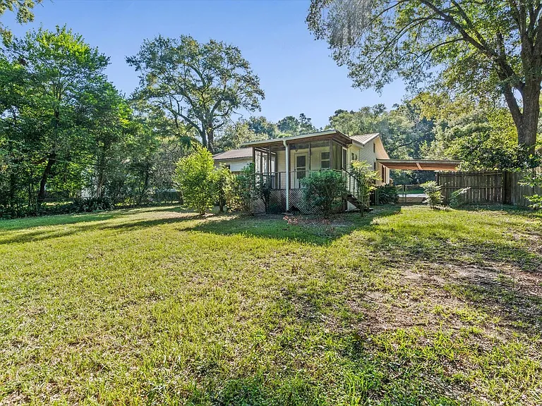 315 Azalea Cir W — Photo 22