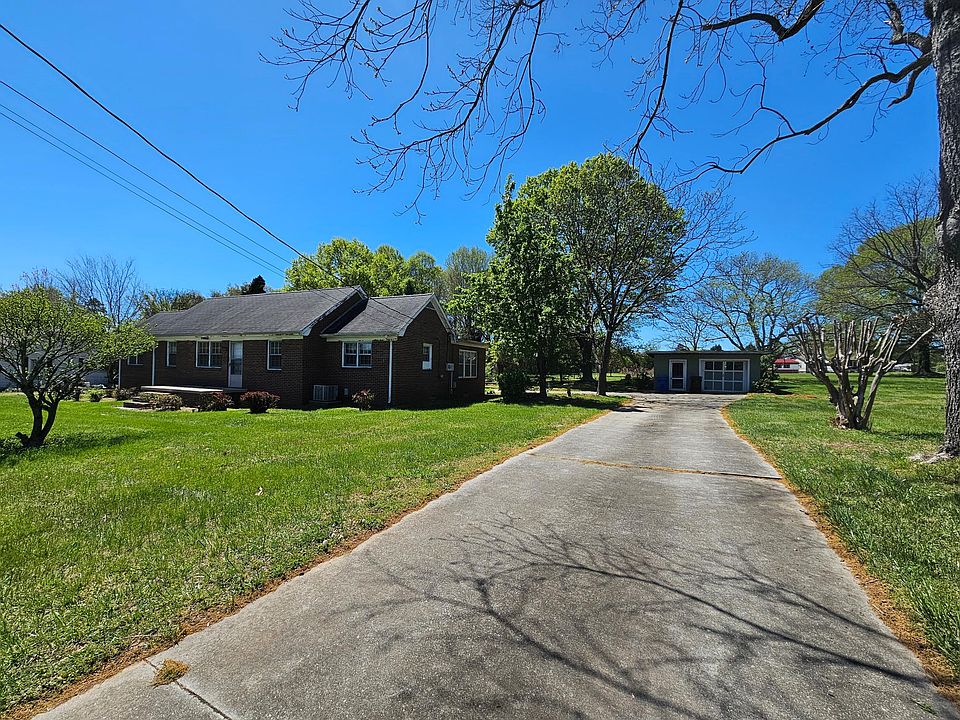 Front driveway with separate single car garage.