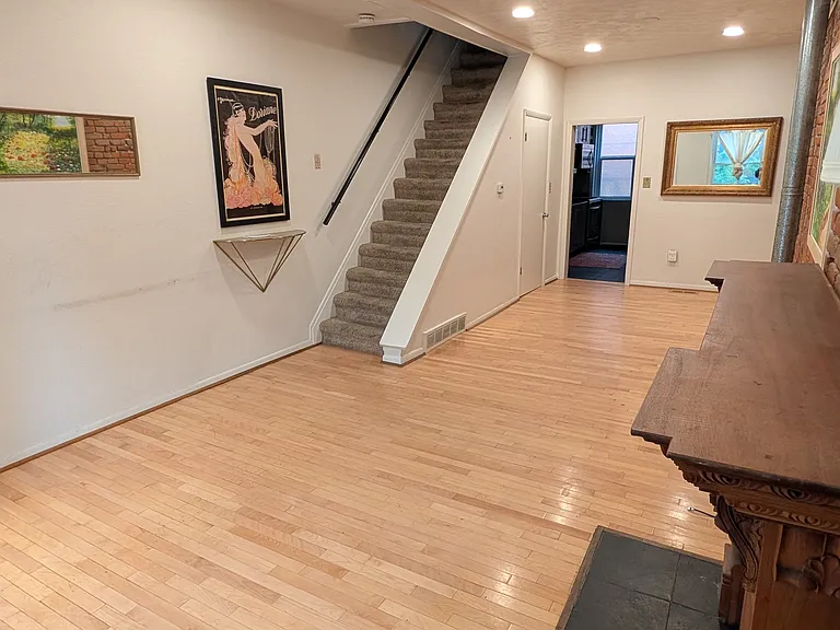 131 E 8th Ave — Photo 7