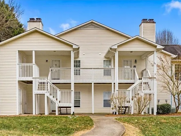 128 River Oaks Ct, Clemmons, NC 27012