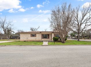 1307 11th St, Hondo, TX 78861