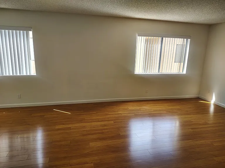 320 W Maple St — Photo 22