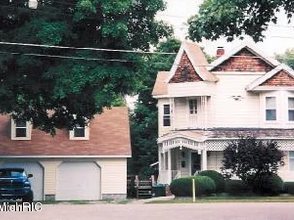 225 Station St, Constantine, MI 49042