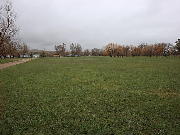3rd image of 7 Pierce Ln