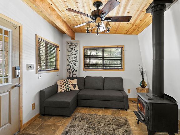 3rd image of 536 Wallace Ln