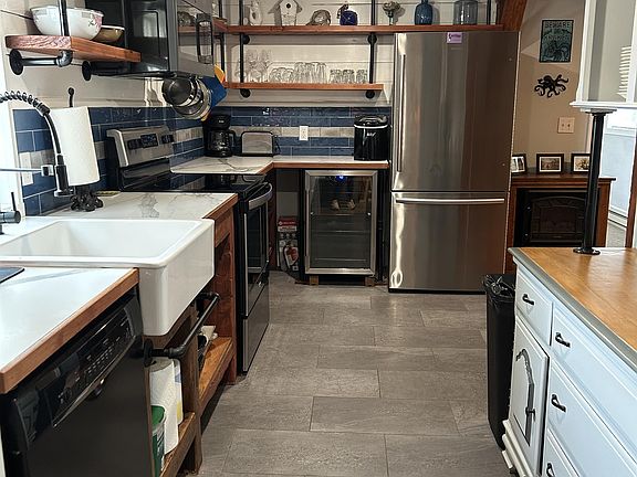 2nd image of 716 Sherman St