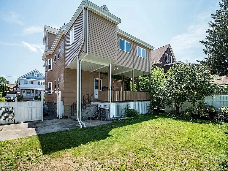 3 bed, 1058 sqft, $2,900 — Photo 4