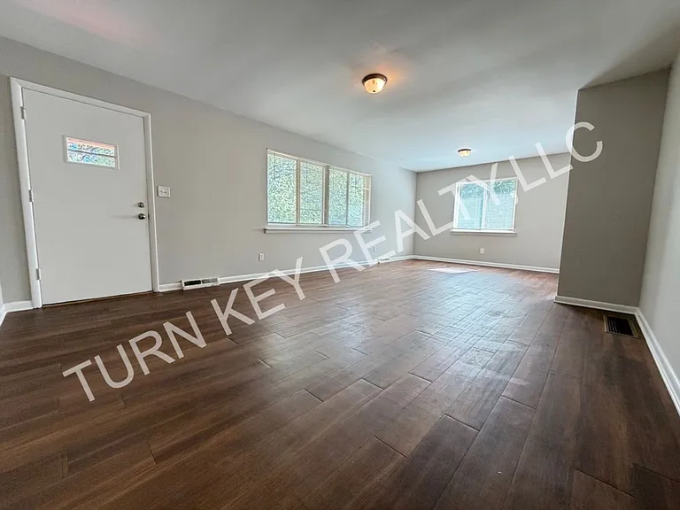 320 Park Rd — Photo 5