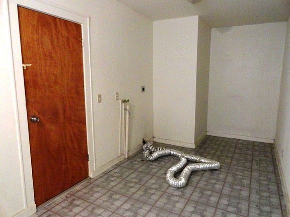 4th image of 5838 Park Ave