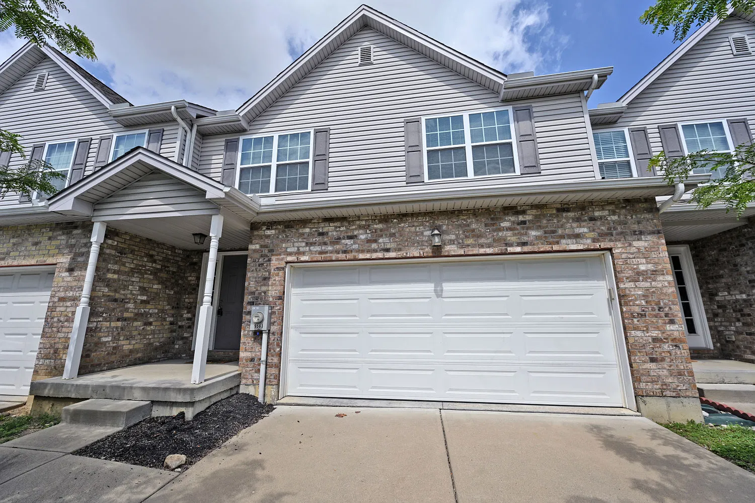 3 bed, 2223 sqft, $2,100 — Photo 1