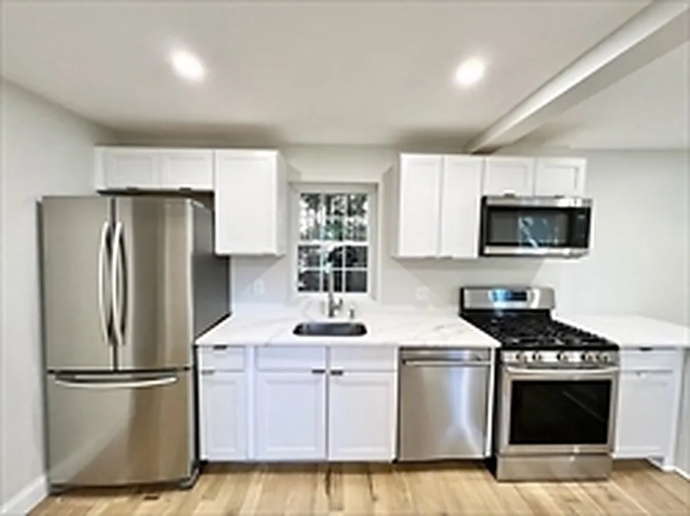 5 bed, 1500 sqft, $4,700 — Photo 1