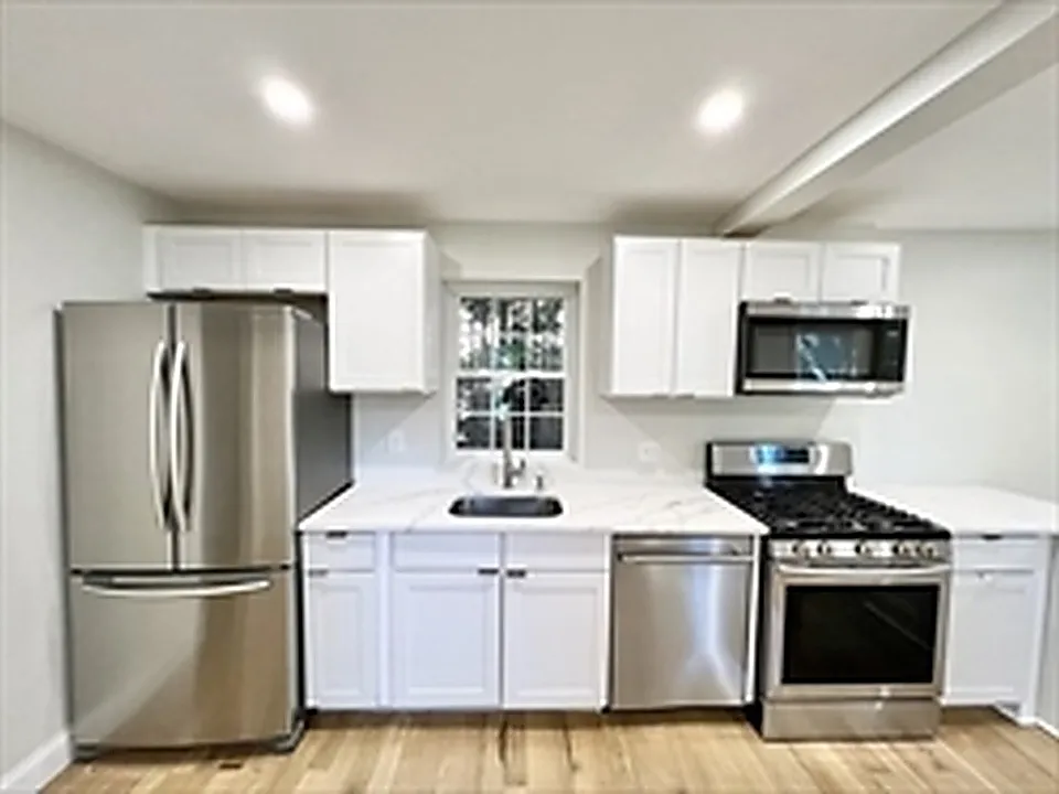 6 La Grange Pl