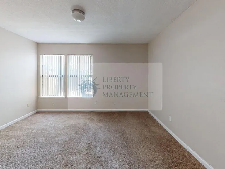 4008 Elmo Loop #D — Photo 8