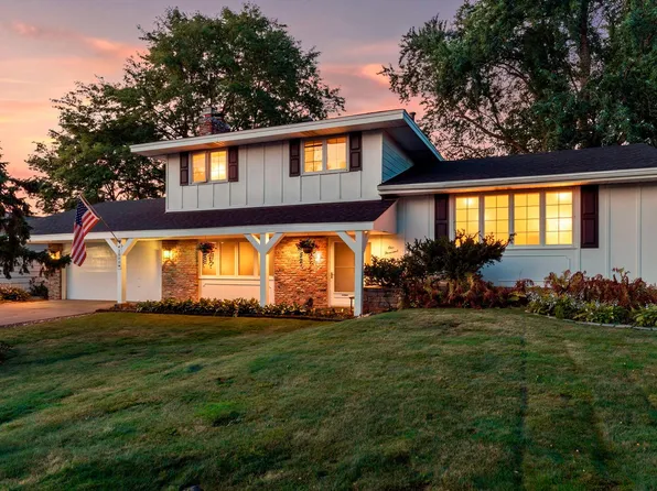1000 Tiller Ln, Shoreview, MN 55126