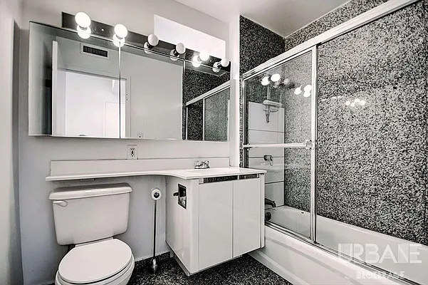 Rented by Urbane Brokerage | media 69