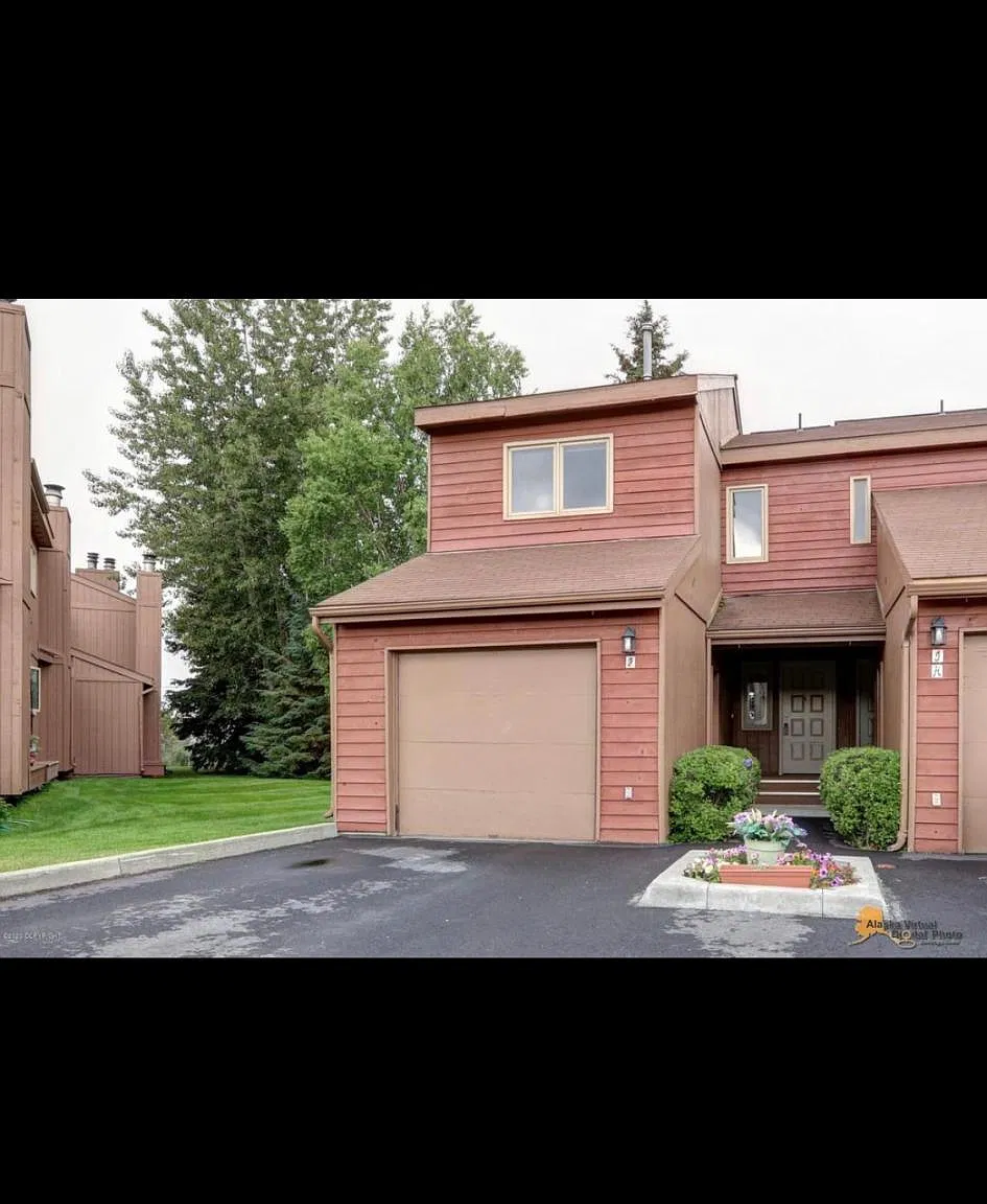 10248 Jamestown Dr — Photo 2
