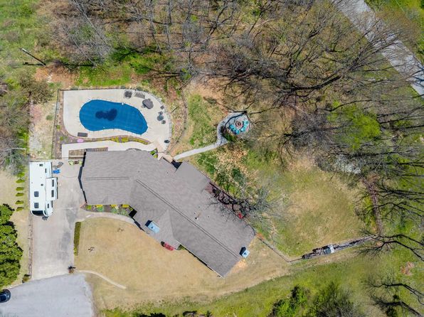 8446 Par Ln, Rogers, AR 72756