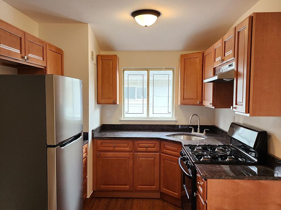 1st image of 193 Cotter Ave Floor 2