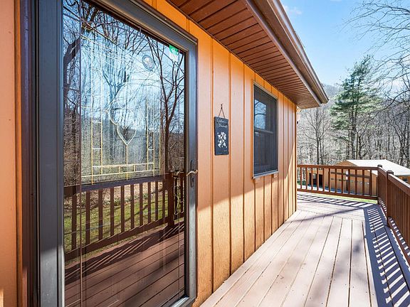 2nd image of 1095 Campbells Mountain Rd