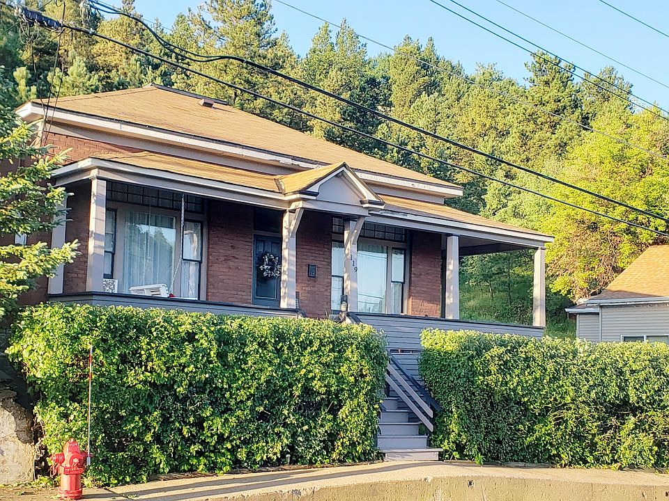 "The Flower of the Hills" _ This 2 Bedroom, 1 Bath gracious 1905 newly renovated Craftsman home offers comfort and privacy in a country setting. Wraparound porch, private back deck and GARAGE. Located in Historic Lead just 1 mile from Deadwood.