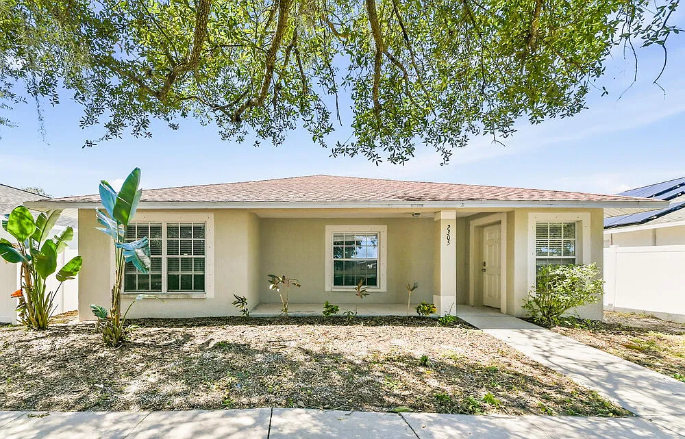 4 bed, 2.0 bath, 1563 sqft, $2,110 — Photo 1