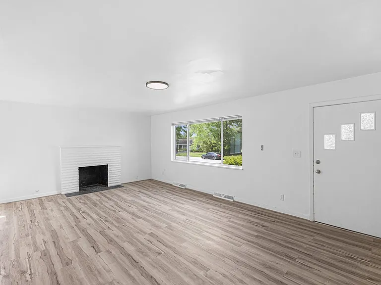 2635 Woodstock Rd — Photo 6