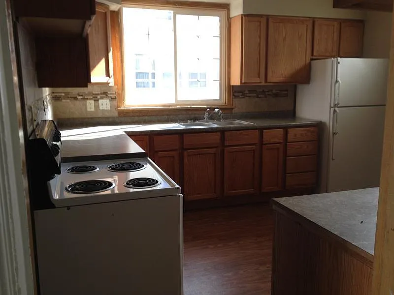 5 bed, $2,000 — Photo 3