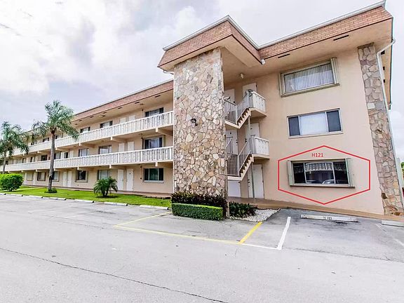 1ST FLOOR CORNER UNIT