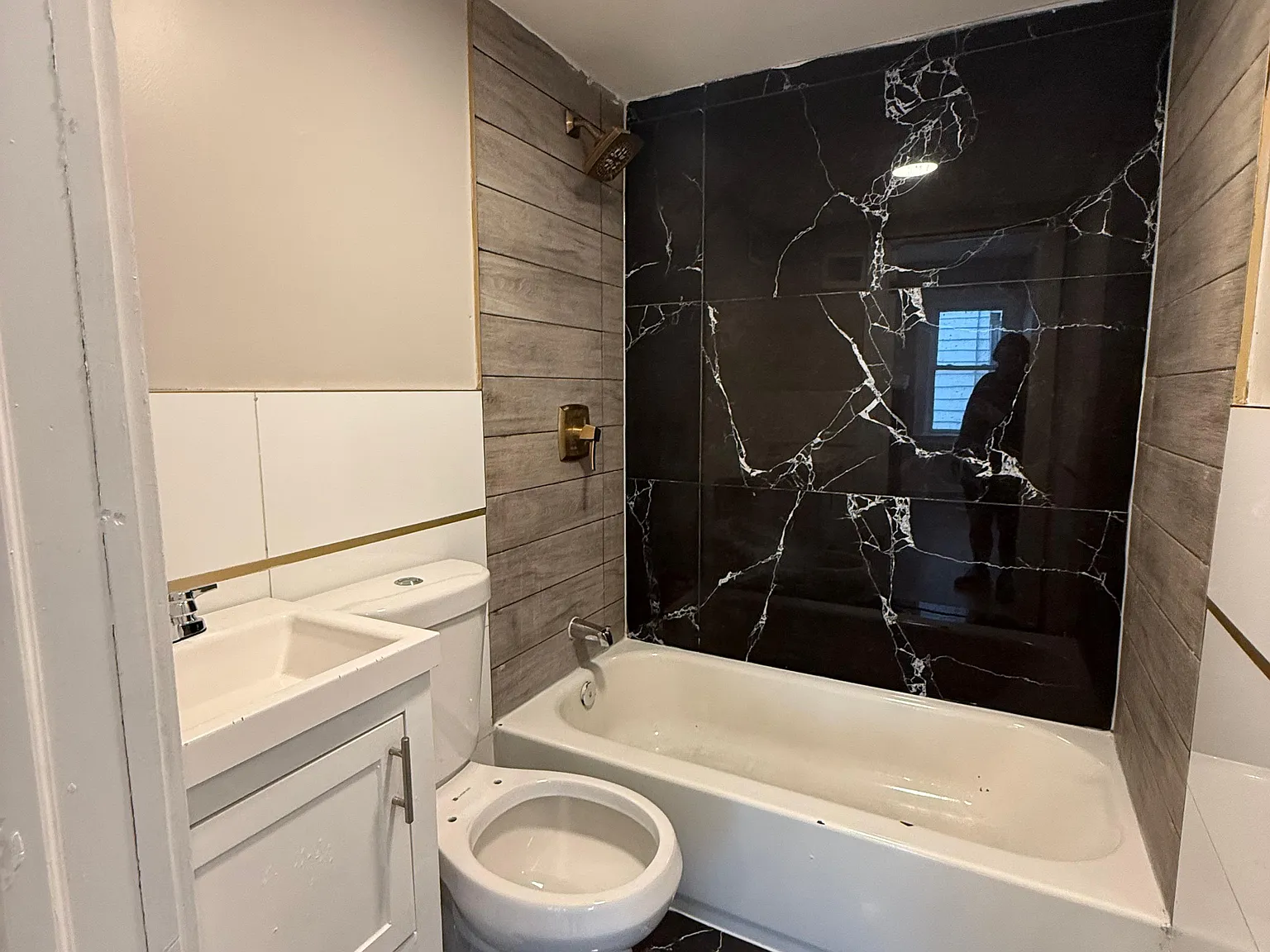 5 bed, $3,100 — Photo 2