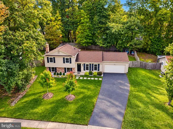 1548 Hiddenbrook Dr, Herndon, VA 20170