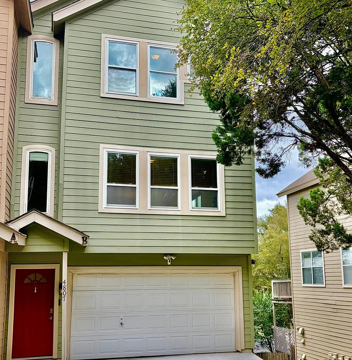 3 bed, 2.5 bath, 1684 sqft, $2,100 — Photo 1