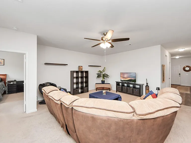 1024 Banyon Tree Ln — Photo 6
