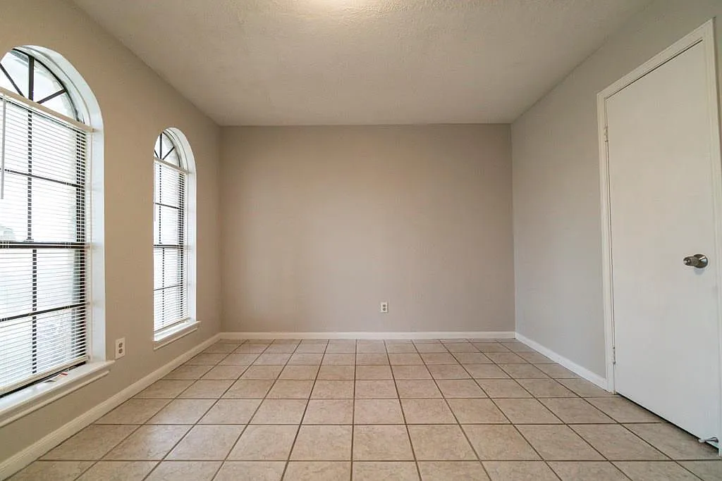 Building Photo - 18746 Wood Glen Ln