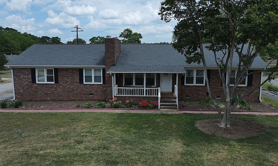 1st image of 3034 N Blackstock Rd