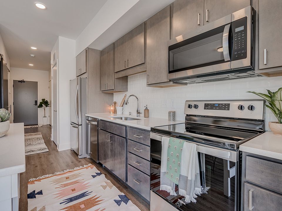 1st image of 84 Water St W #5253903