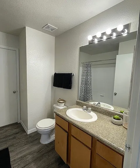 Kimberly Pointe Apartments — Photo 17