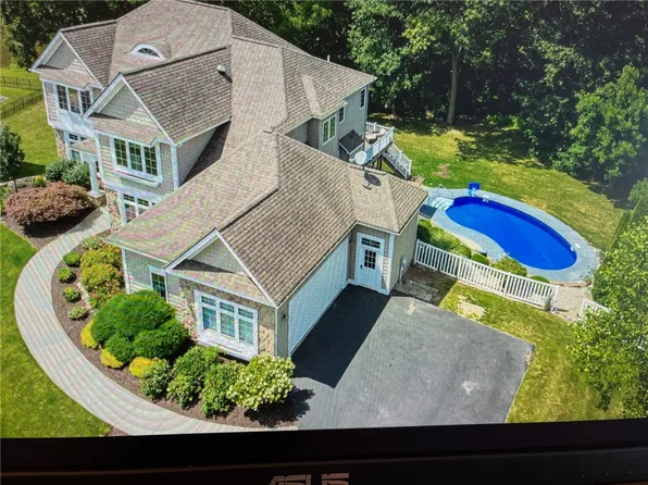 21 W Ham Cir, North Chili, NY 14514