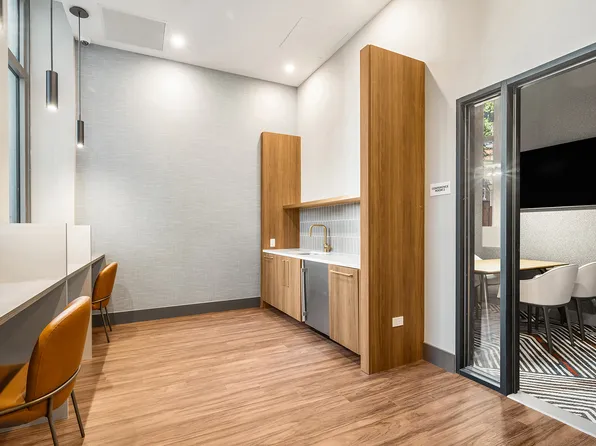 75 Dupont Street image 14 of 31