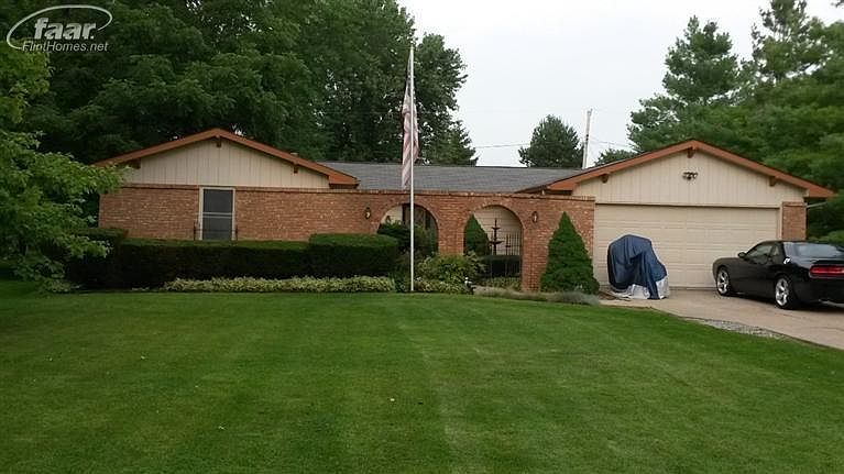 1st image of 5049 Lakewood Dr