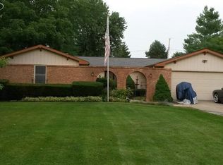 5049 Lakewood Dr, Grand Blanc, MI 48439